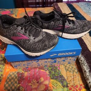 Brooks Signal sneakers trail shoes sz 6